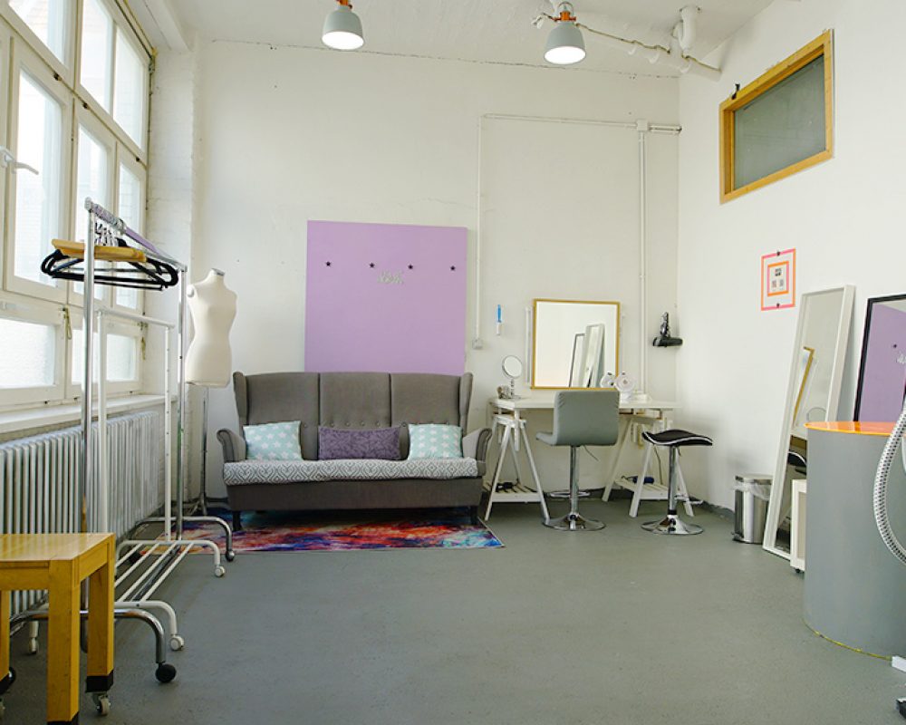 Make-up Room Allmost Studio Berlin - Rental Studio for Film and Foto Productions